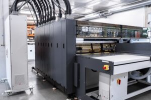 Modułowa maszyna do produkcji pudeł – czy to najrozsądniejsza inwestycja w niepewnych czasach?