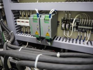 Sterowniki PLC i ich wdrożenie w smart factory